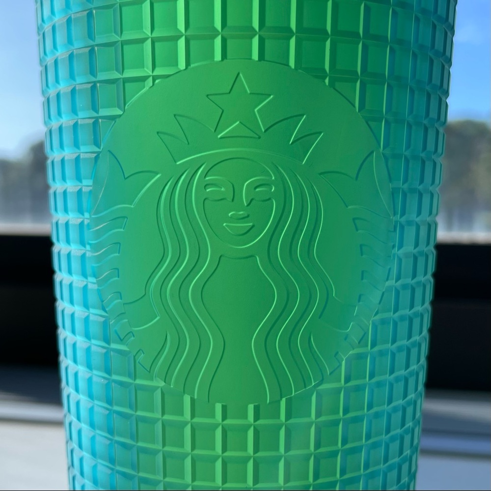 New Starbucks Cold Cup Summer 2022 Mountain Dew Green Grid Venti 24 oz Plastic - Picture 2 of 4